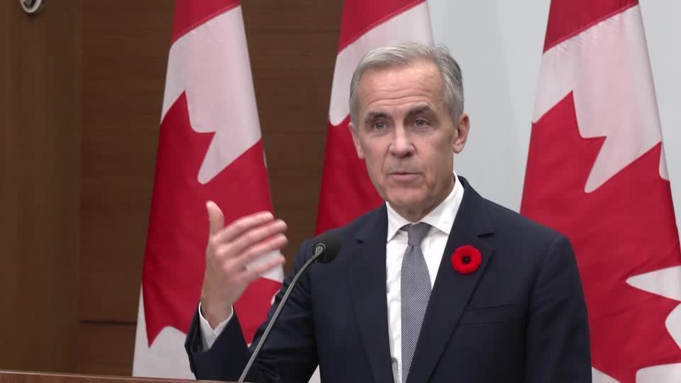 O primeiro-ministro canadense, Mark Carney, durante coletiva de imprensa neste sábado (1°)