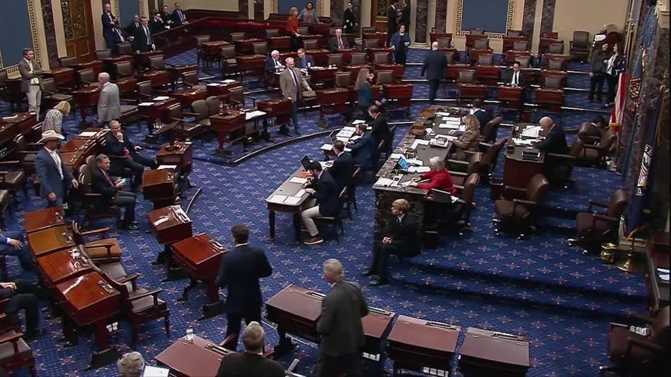 Senadores americanos votam para retomar abertura do Governo dos Estados Unidos em sessão neste domingo (9)