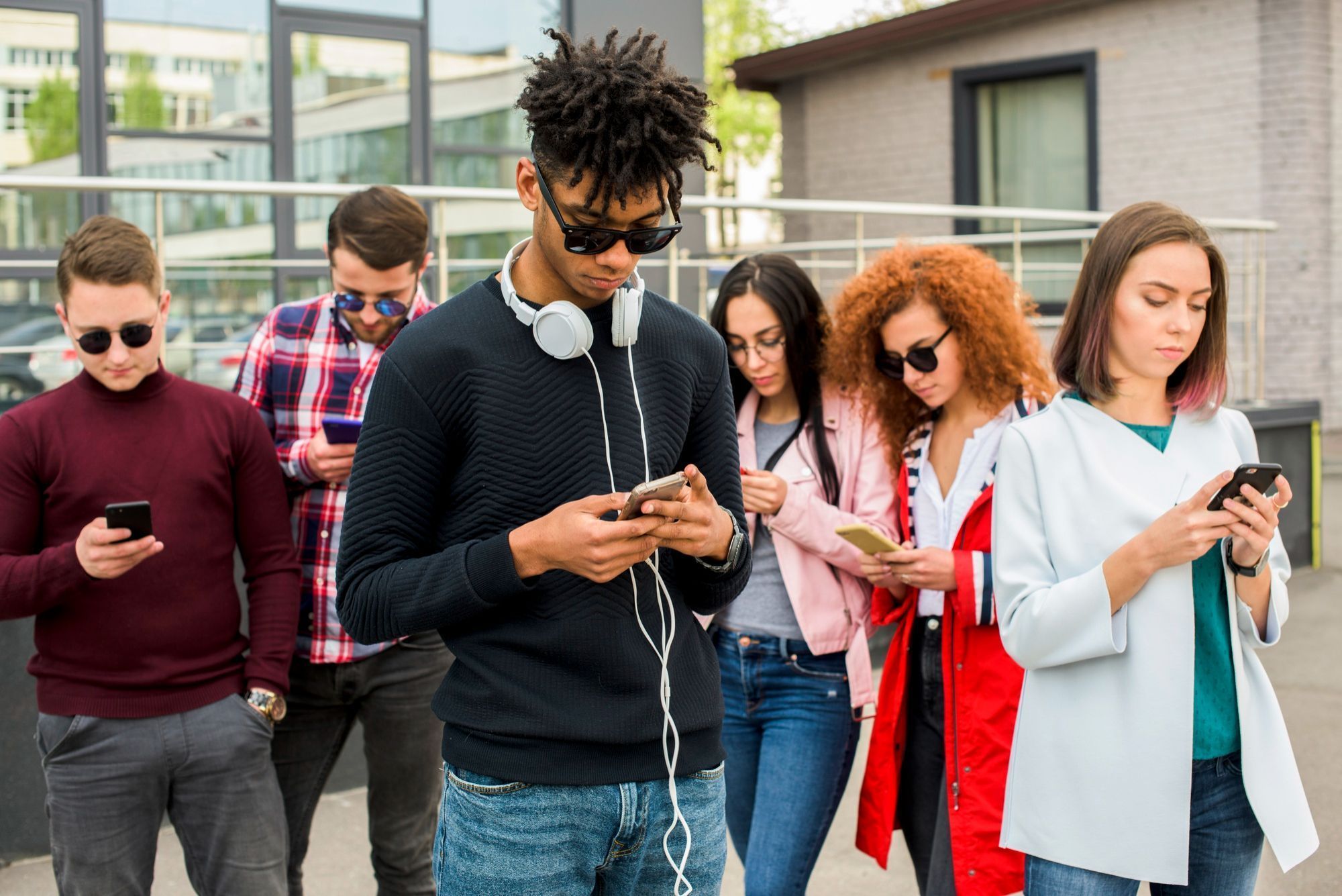 Jovens em fase de aprendizagem expostos a algoritmos online veem só parte do mundo — e acham que é o todo • Freepik