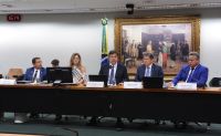 Comissão da PEC da Segurança ouve governadores do RJ e AP nesta terça