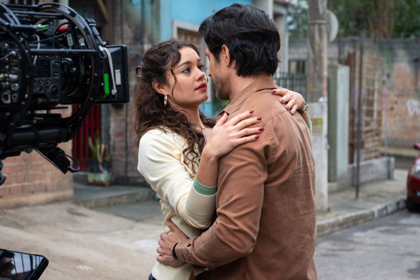 Gerluce (Sophie Charlotte) e Paulinho (Rômulo Estrela) em "Três Graças" • Crédito: Globo/Estevam Avellar