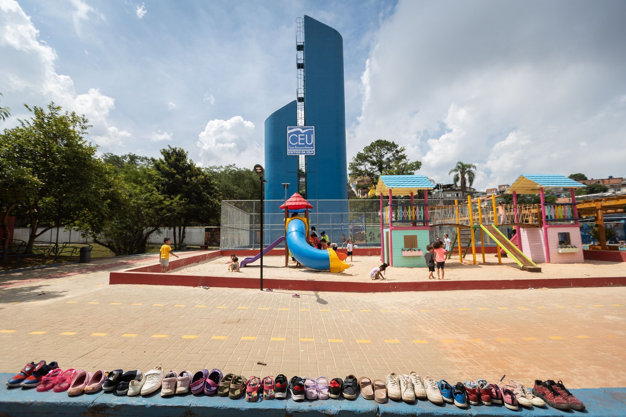 Crianças brincam no CEU Feitiço da Vila, no Capão Redondo
