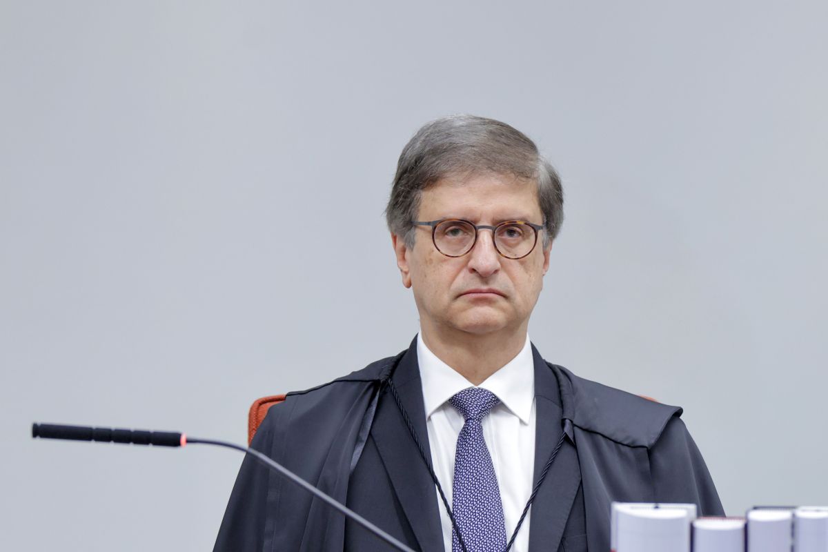 Flávio reage à foto de Gonet e Vorcaro: “Rindo da cara do povo sofrido”