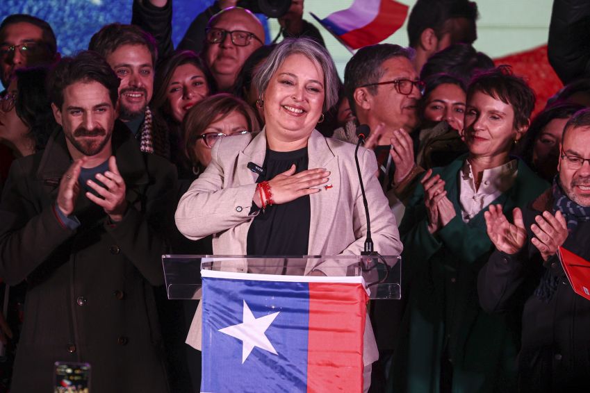Communist Party candidate Jeannette Jara (C) celebrates her victory in the presidential primaries with 60% of the vote in Santiago, Chile, on June 29, 2025 • Lucas Aguayo Araos/Anadolu via Getty Images