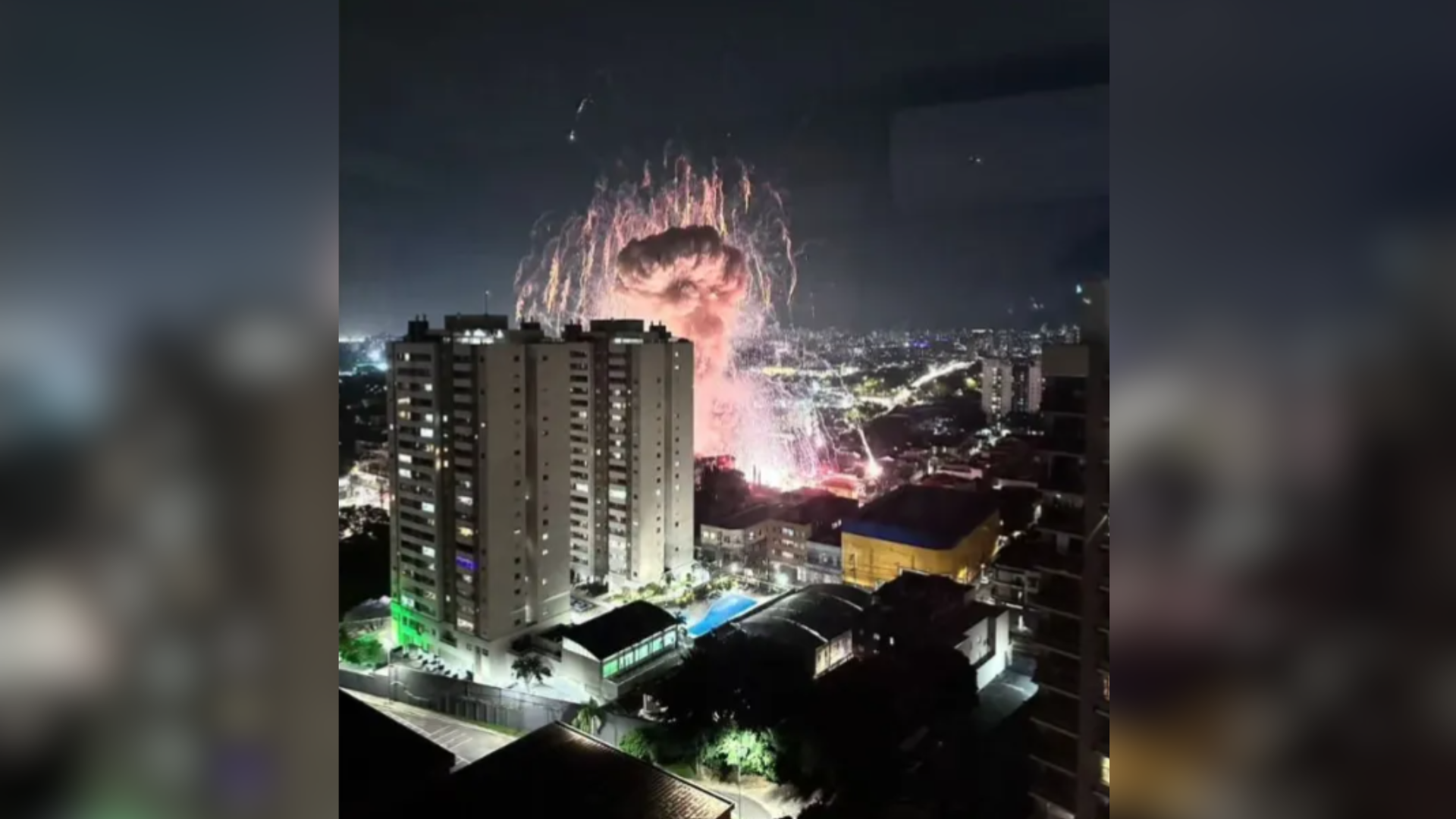 Galpão com fogos de artifícios explode