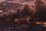 Acidente aéreo nos EUA: “Há vários feridos e fogo continua”, diz prefeito