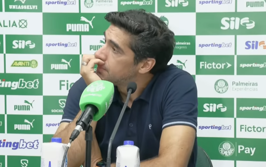 Abel Ferreira durante entrevista coletiva