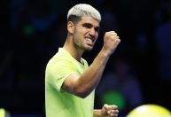 Carlos Alcaraz vence Aliassime e disputa decisão do ATP Finals com Sinner