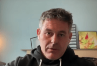 "Escândalo das camisas": VP do Timão defende renovação com patrocinadora