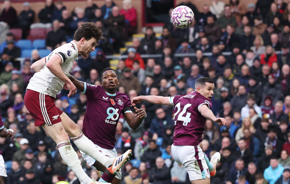 Arsenal venceu o Burnley e segue na liderança da Premier League