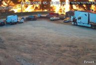 Veja momento em que avião cai e explode perto de aeroporto nos EUA