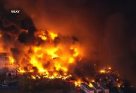 Avião de carga cai perto de aeroporto nos Estados Unidos