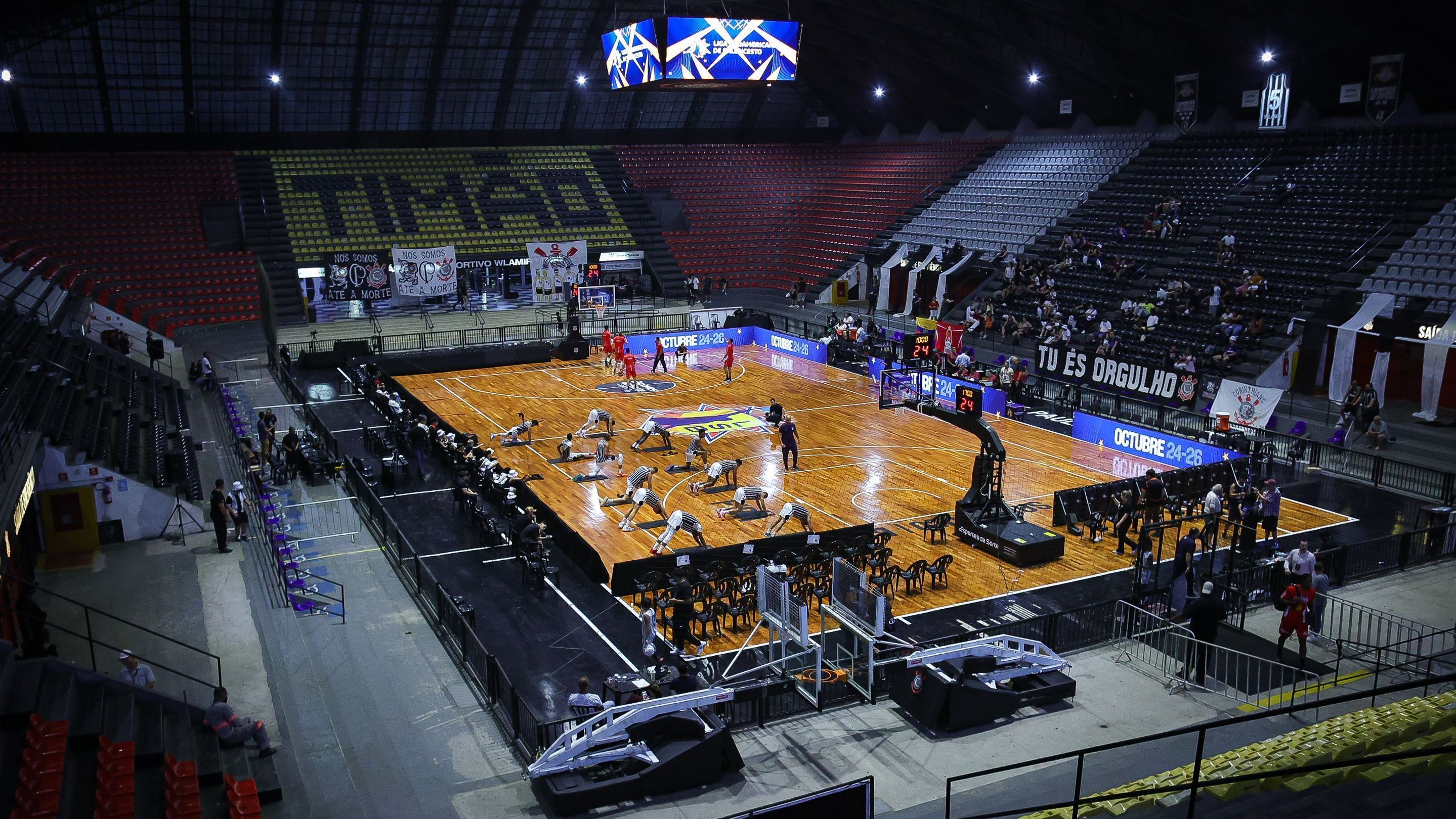 Ginásio Wlamir Marques em jogo de basquete do Corinthians