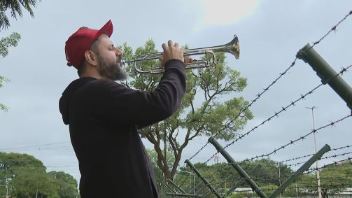 O trompetista Fabiano Duarte na Superintendência da PF em Brasília