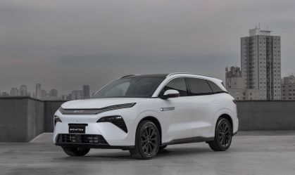 BYD Atto 8: SUV híbrido de 7 lugares com 488 cv e autonomia de 900 km
