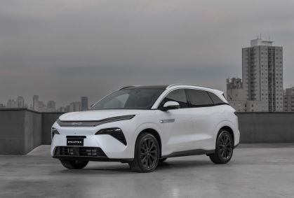 BYD Atto 8: SUV híbrido de 7 lugares com 488 cv e autonomia de 900 km