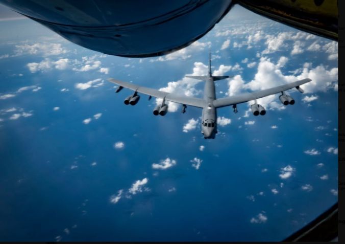 Bombardeiro simula ataque aéreo no Mar do Caribe • Divulgação Air Forces Southern