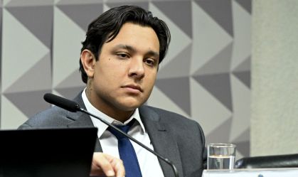 Sob habeas corpus, depoente se cala à CPMI e parlamentares criticam STF