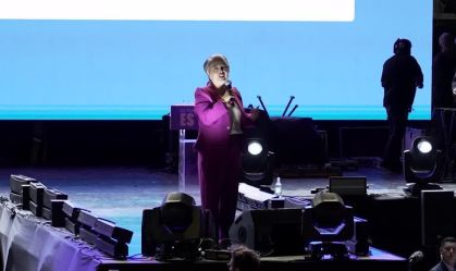 Candidata de esquerda encerra campanha presidencial no Chile