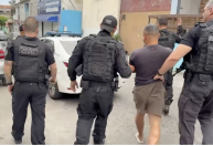 RJ: Vereador é preso com armas e medicamentos durante Operação Contenção