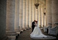 “Um cônjuge é suficiente”, diz Vaticano aos católicos em novo decreto