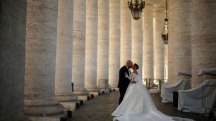 “Um cônjuge é suficiente”, diz Vaticano aos católicos em novo decreto