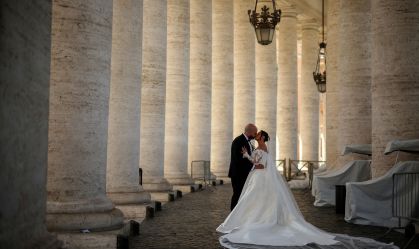 “Um cônjuge é suficiente”, diz Vaticano aos católicos em novo decreto