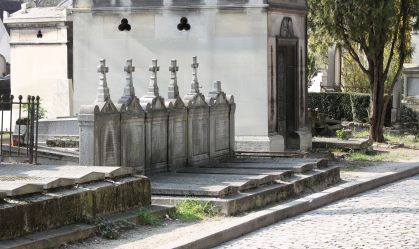 Paris anuncia sorteio de túmulos em cemitério onde estão famosos