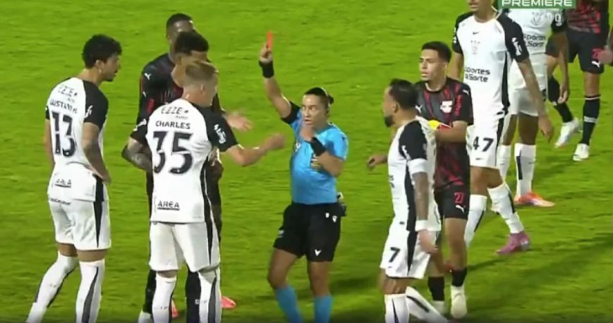 Charles, do Corinthians, foi expulso nos acréscimos