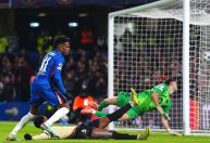 Estêvão anota golaço pelo Chelsea contra Barcelona na Champions; veja
