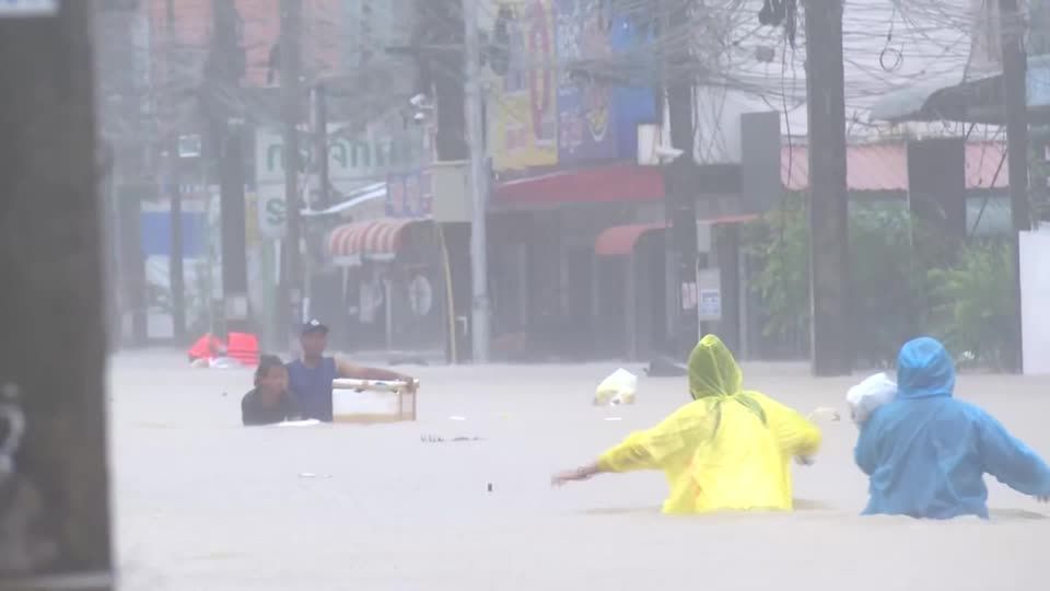 Chuvas históricas causam enchentes e alagamentos na Tailândia