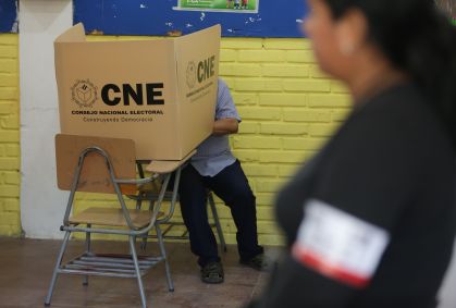 População de Honduras vota em eleição presidencial neste domingo (30)