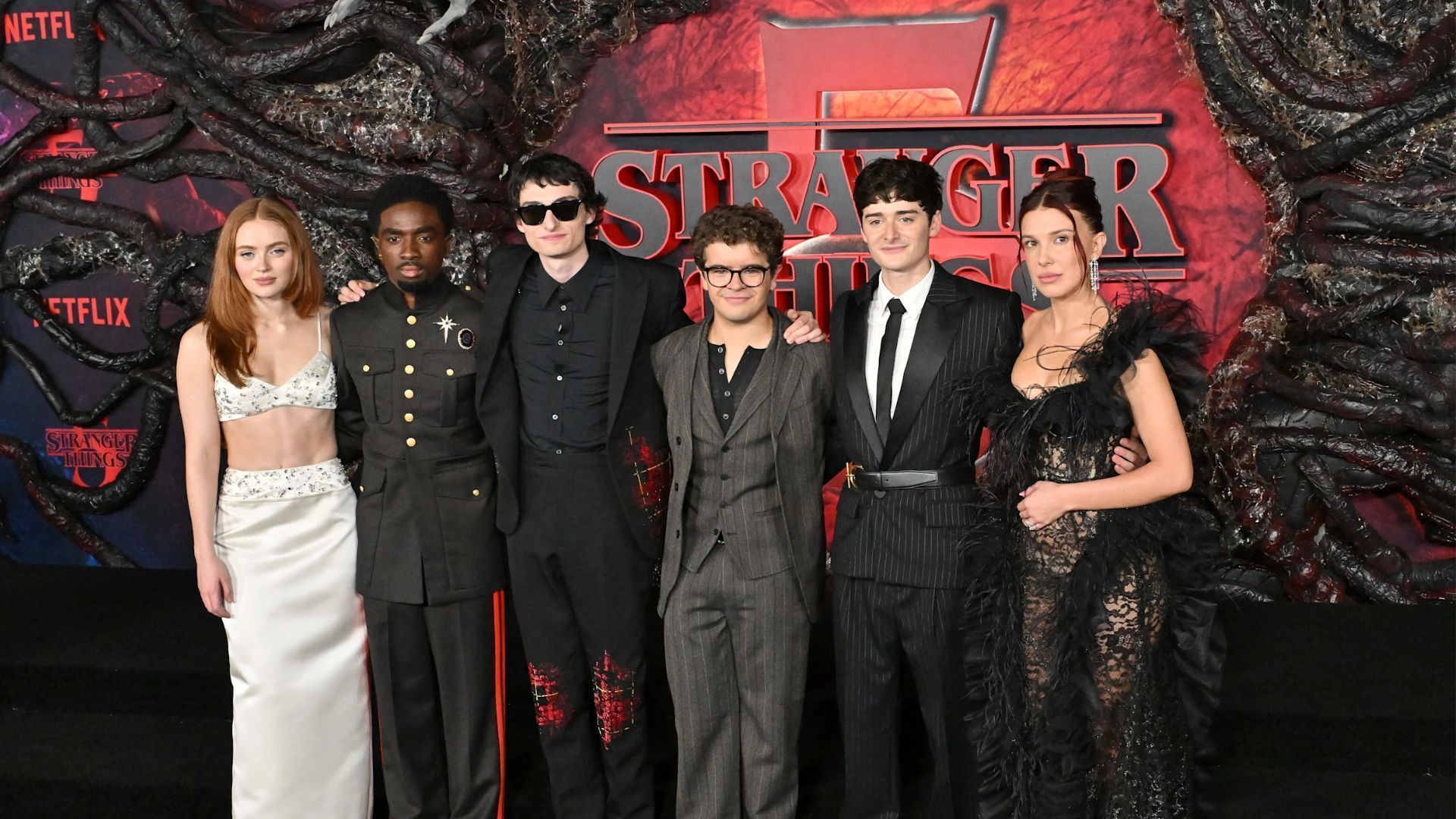 Confira os looks do elenco de Stranger Things 5 na première da temporada