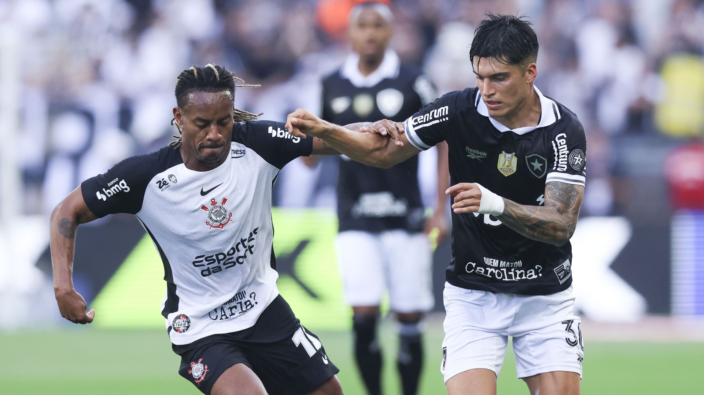 Disputa de bola em Corinthians x Botafogo
