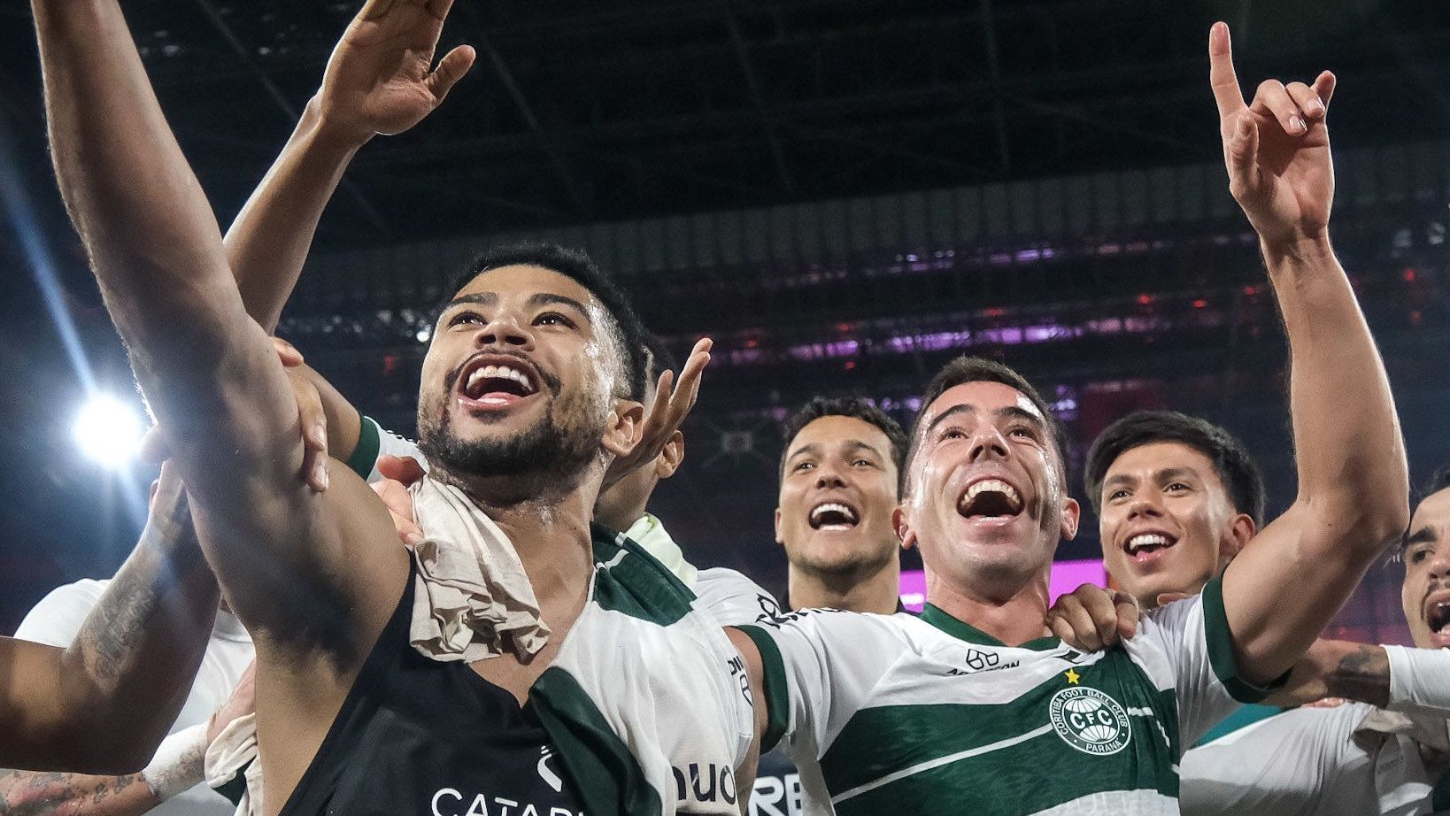 Coritiba pode conquistar a Série B neste domingo (23)