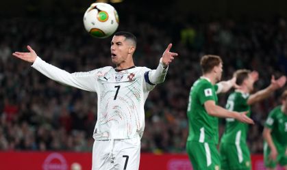 Com Cristiano Ronaldo expulso, Irlanda vence Portugal e adia vaga na Copa