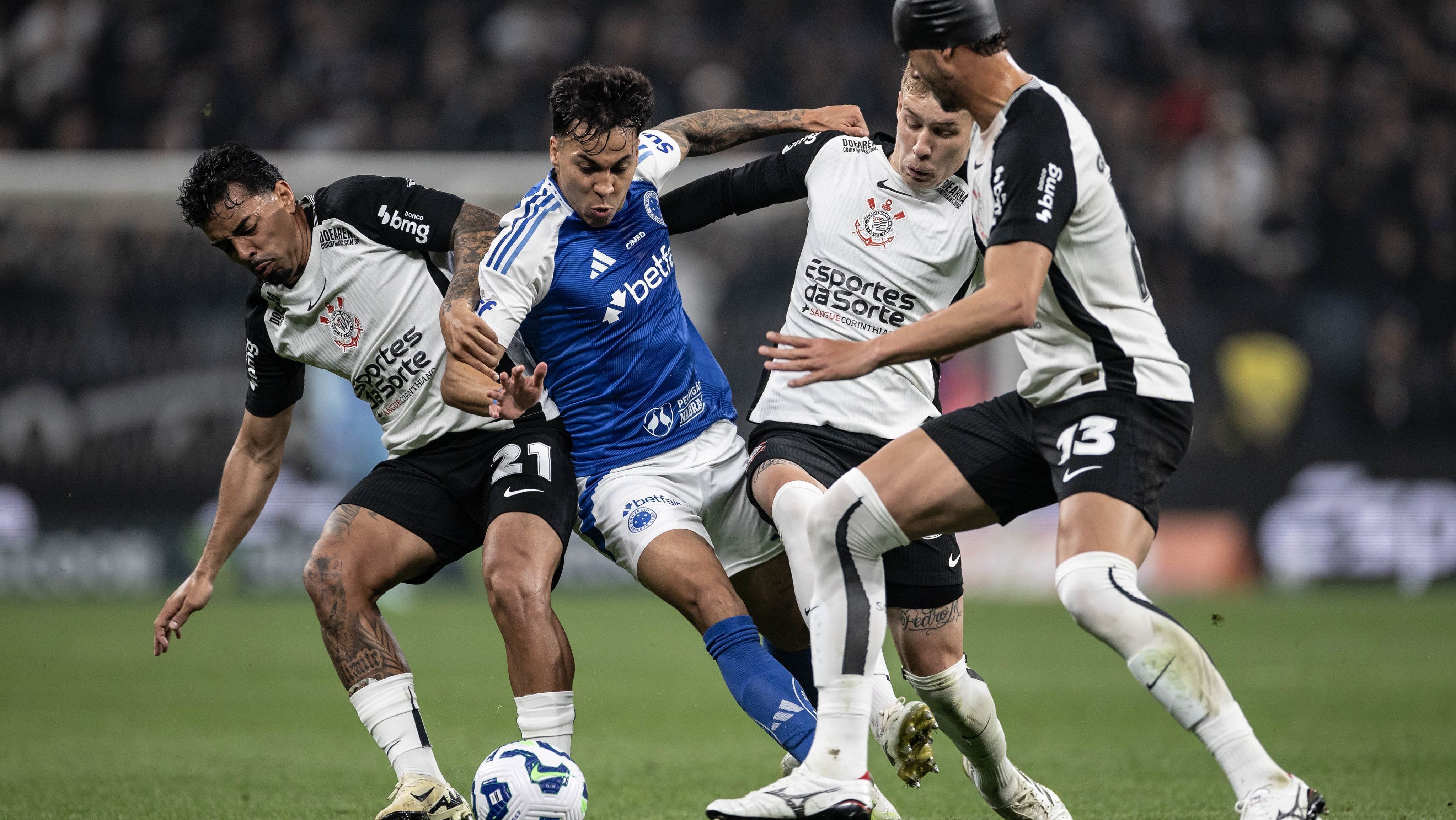 Duelo entre Corinthians e Cruzeiro