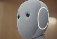 Empresa americana lança robô que lava e passa roupas; conheça o Neo