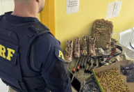 Dupla é presa com arma, munições e acessórios do CV no Rio