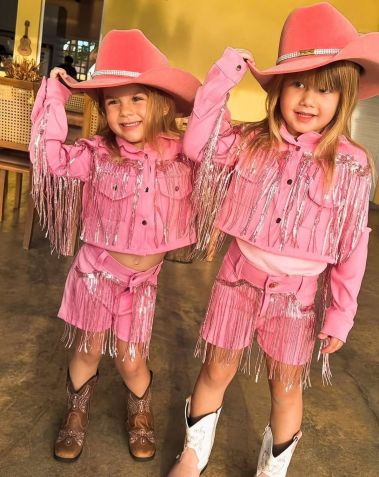 Maria Flor e Maria Alice se vestiram de Ana Castela • Reprodução/Instagram