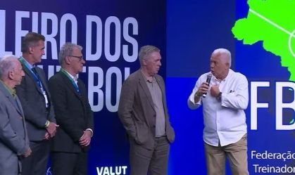 Hélio dos Anjos critica episódio com Ancelotti na CBF: “Inadmissível"