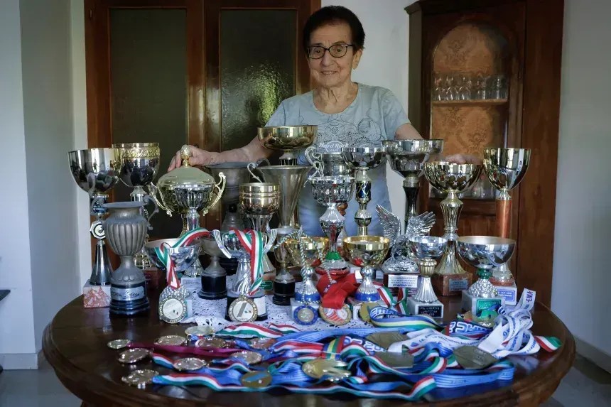 Emma Maria Mazzenga com seus troféus