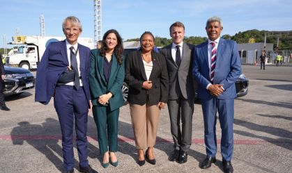 Macron chega a Salvador e visita cidade antes de festival