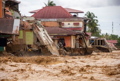 Número de mortos em enchentes na Indonésia sobe para 303