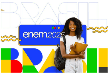 Garota segura caderno e há a inscrição "enem"