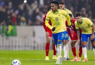 Paquetá perde pênalti, e Brasil fecha ano com empate diante da Tunísia