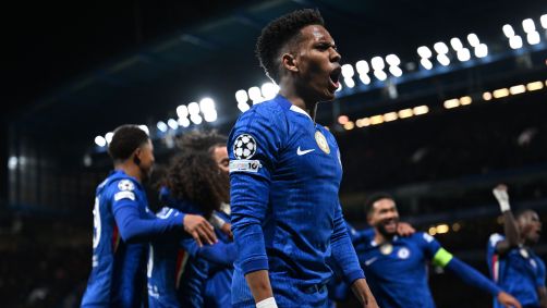 Estêvão comemora durante duelo vitória sobre o Barcelona