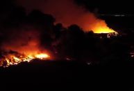 Vídeo: Veja incêndio após explosão em parque industrial da Argentina