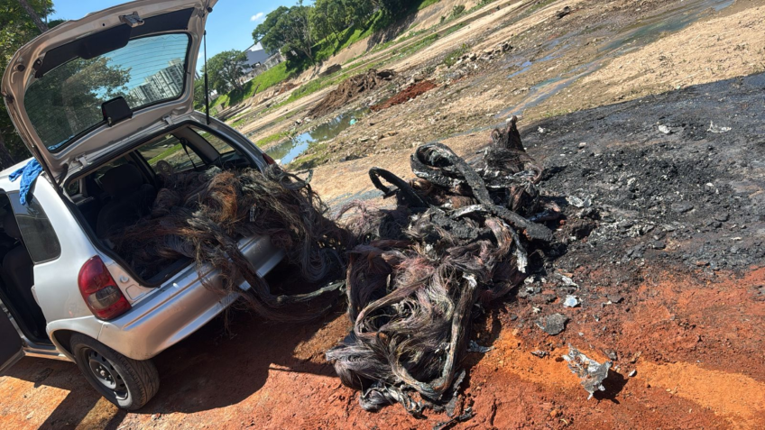 Suspeitos foram detidos com carro roubado • Reprodução/Polícia Militar
