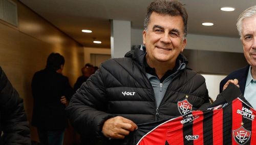 Fábio Mota ao lado de Ancelotti